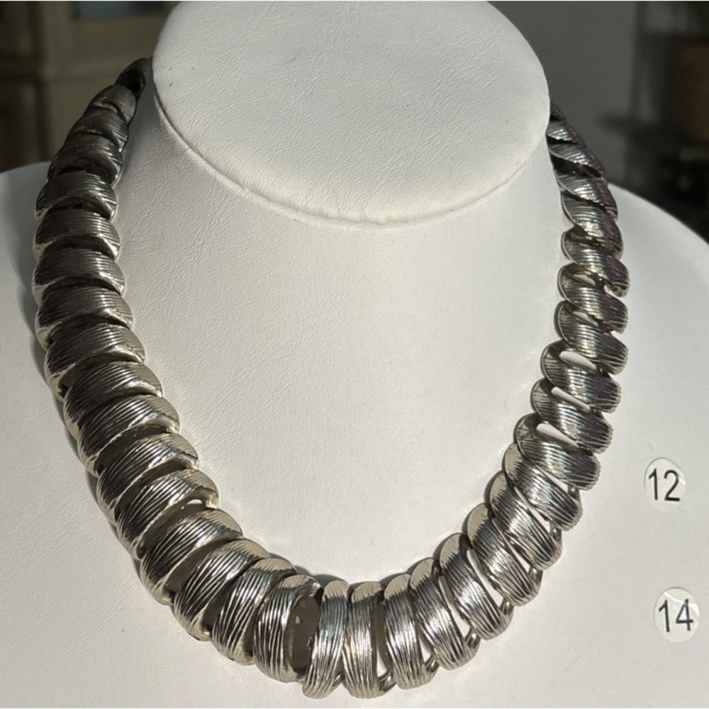 Vintage Silver Tone Ribbed Cleopatra Collar Necklace Chunky Statement Choker